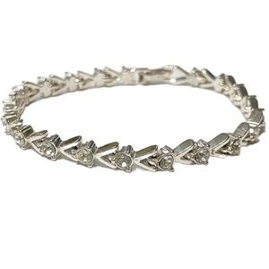 Vintage Avon silver rhinestone clasp bracelet